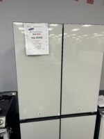 Samsung - BESPOKE 29 cu. ft. 4-Door Flex Smart Refrigerator with Customizable Panel - White Glass - Image 3